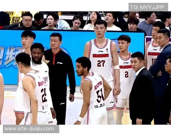 CBA半决赛激战正酣广东队与深圳队争夺决赛席位的精彩对决