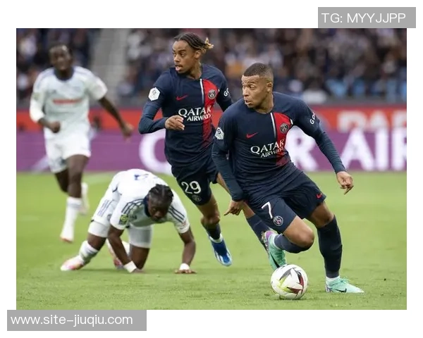 姆巴佩领衔新一代足球巨星崛起，未来赛场的无限可能与挑战